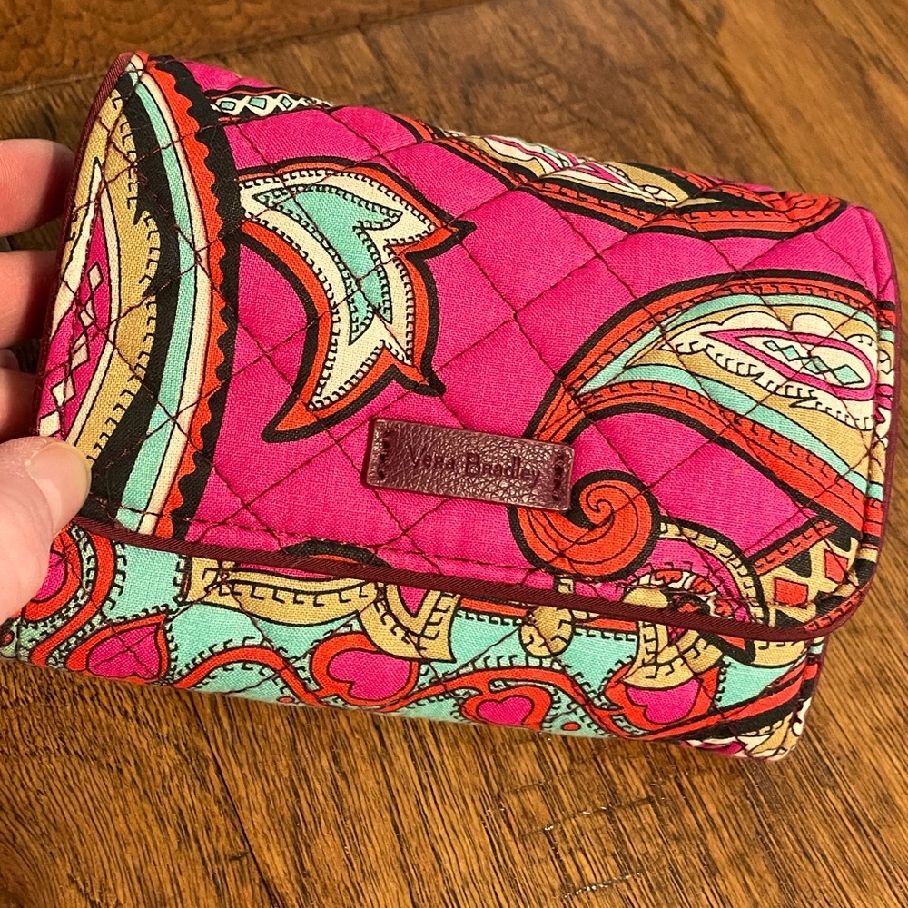 NWOT Vera Bradley Riley compact wallet bold paisley RFID